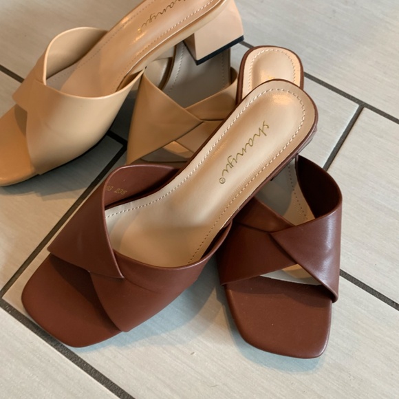 NWT 2 PAIRS OF SLIP ON CHUNKY HEEL DRESSY SANDLE IN NEUTRAL COLOR - Picture 2 of 3